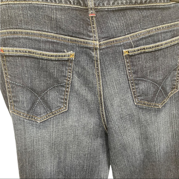 Tommy Hilfiger, bootcut jeans with very minor scuffing at bottom back. Size 16. - Picture 6 of 9